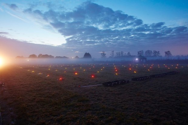 نور افشانی خارق العاده توسط هواپیماهای بدون خلبان نور افشانی خارق العاده توسط هواپیماهای بدون خلبان