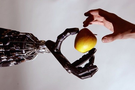 روبات‌هایی که با لمس کردن اجسام به یادگیری می‌پردازند