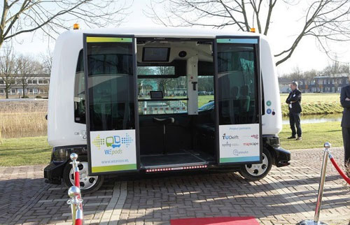 مینی‌ بوس‌ بدون راننده (+عکس)