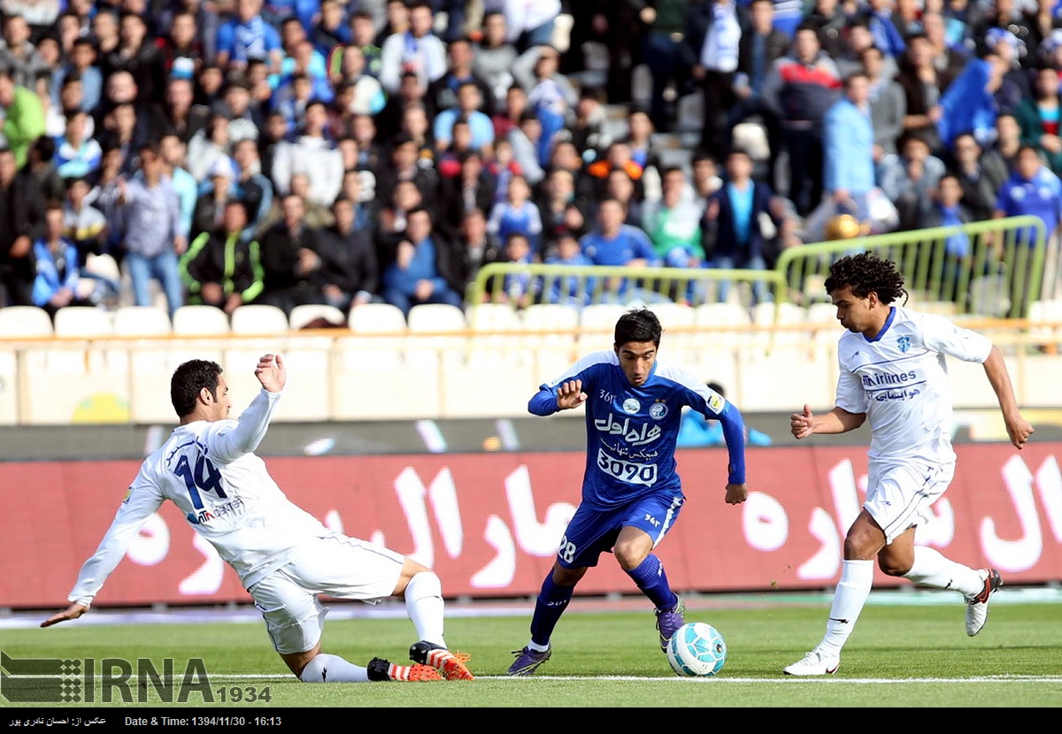 استقلال 2 - 1 گسترش فولاد / بازگشت به صدر با تماشاگران و دستان رحمتی(+جدول/عکس)
