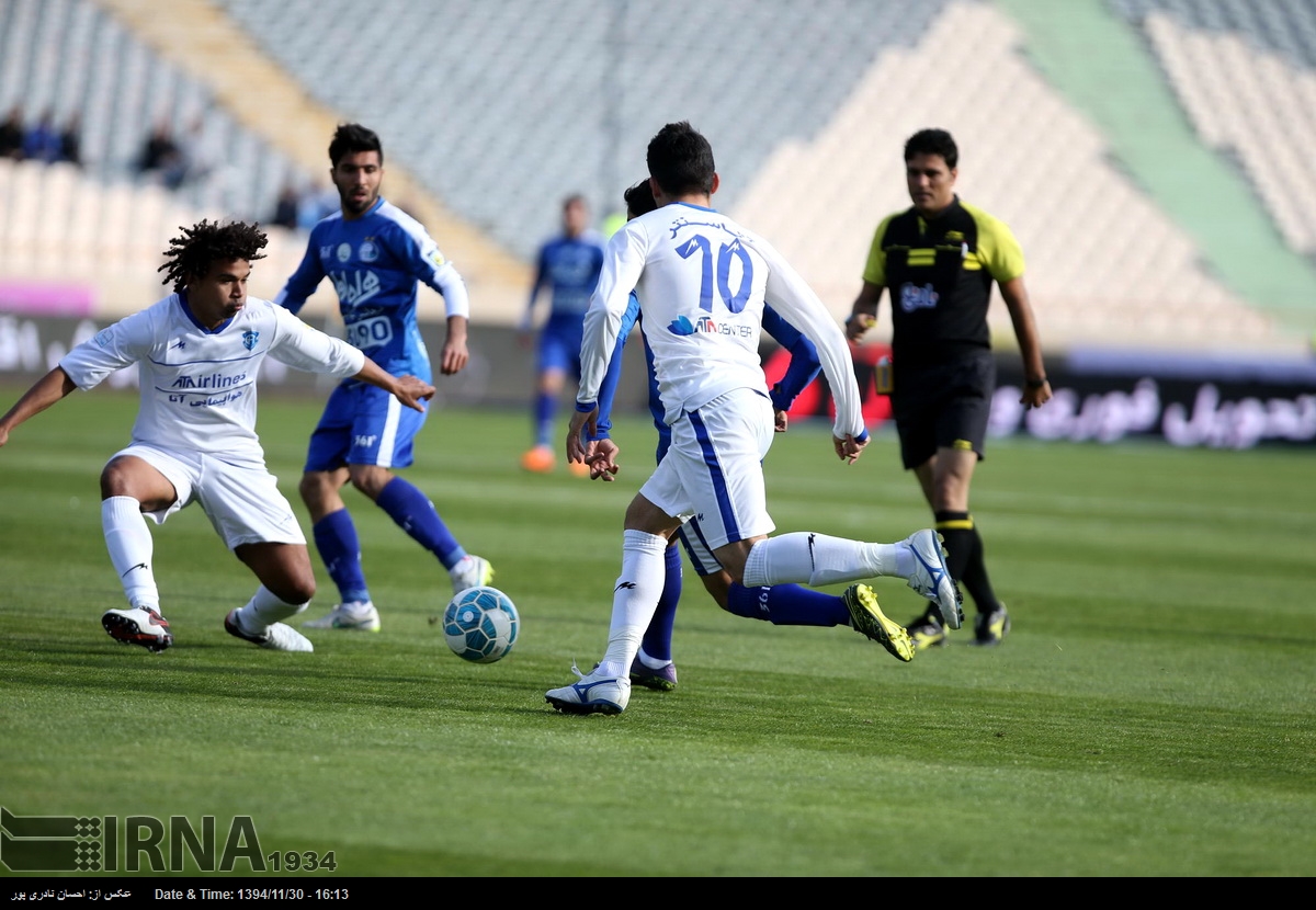 استقلال 2 - 1 گسترش فولاد / بازگشت به صدر با تماشاگران و دستان رحمتی(+جدول/عکس)