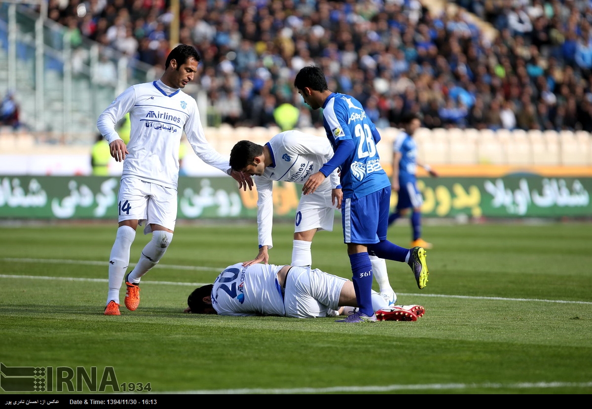استقلال 2 - 1 گسترش فولاد / بازگشت به صدر با تماشاگران و دستان رحمتی(+جدول/عکس)