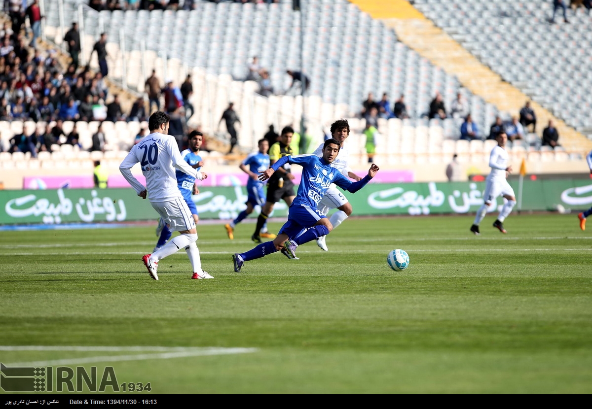 استقلال 2 - 1 گسترش فولاد / بازگشت به صدر با تماشاگران و دستان رحمتی(+جدول/عکس)