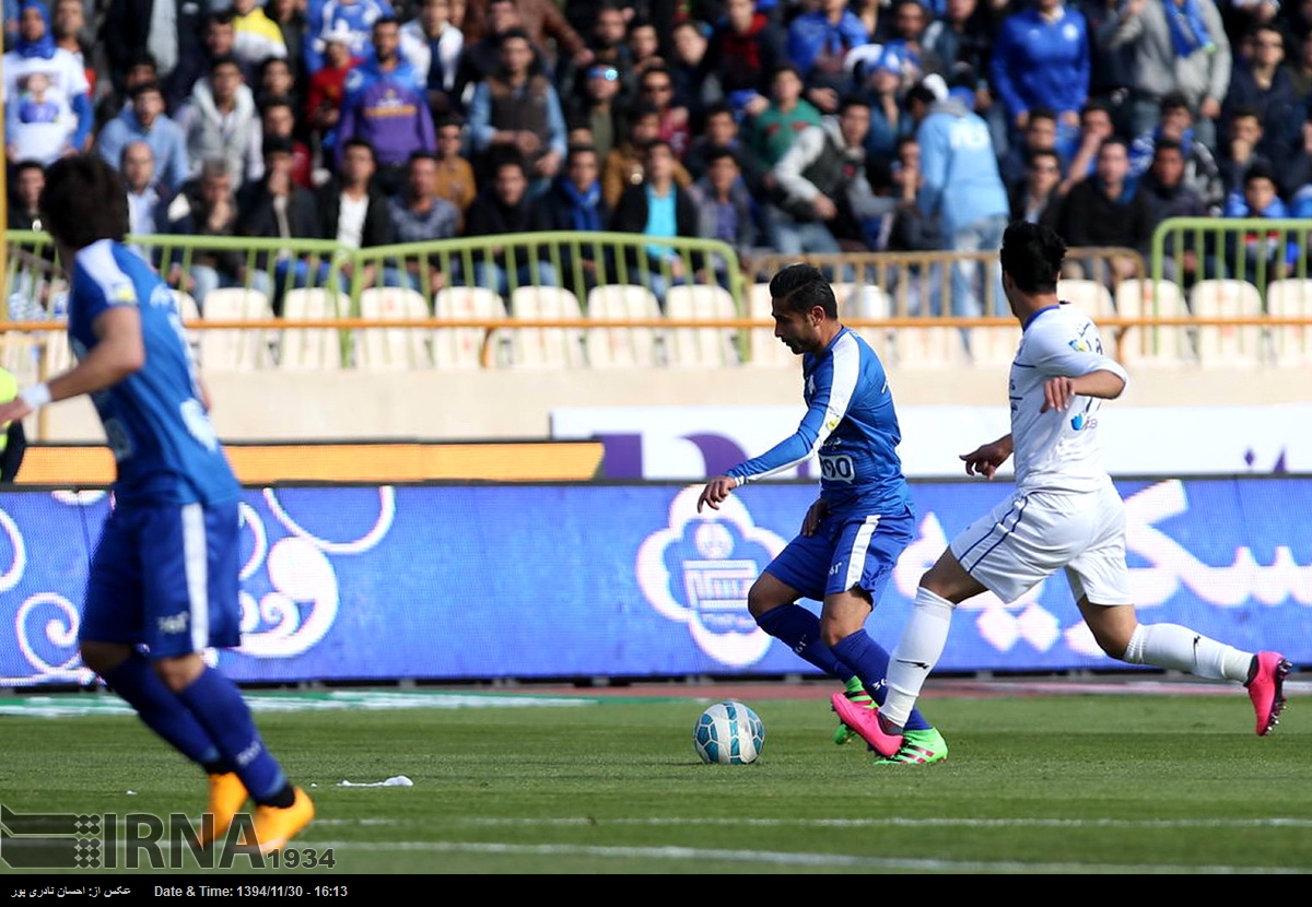 استقلال 2 - 1 گسترش فولاد / بازگشت به صدر با تماشاگران و دستان رحمتی(+جدول/عکس)