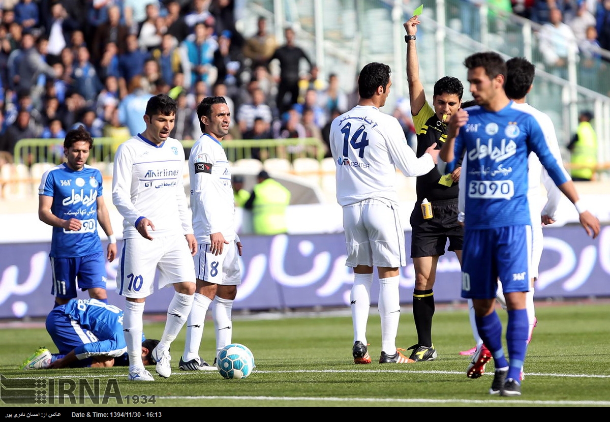 استقلال 2 - 1 گسترش فولاد / بازگشت به صدر با تماشاگران و دستان رحمتی(+جدول/عکس)