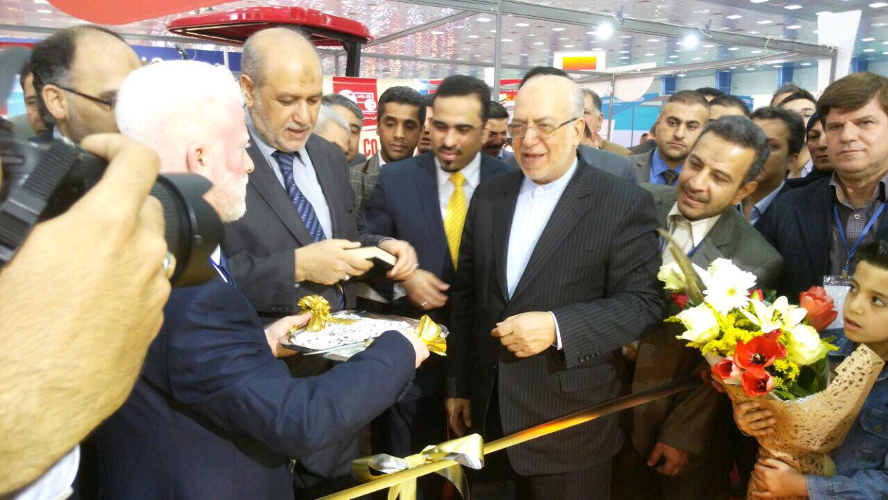 بازدید وزیر صنعت از غرفه سایپا در نمایشگاه بغداد