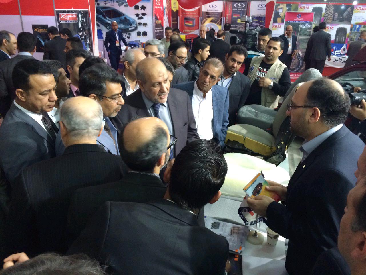 بازدید وزیر صنعت از غرفه سایپا در نمایشگاه بغداد
