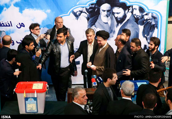 سید حسن خمینی در حال رای دادن(عکس)