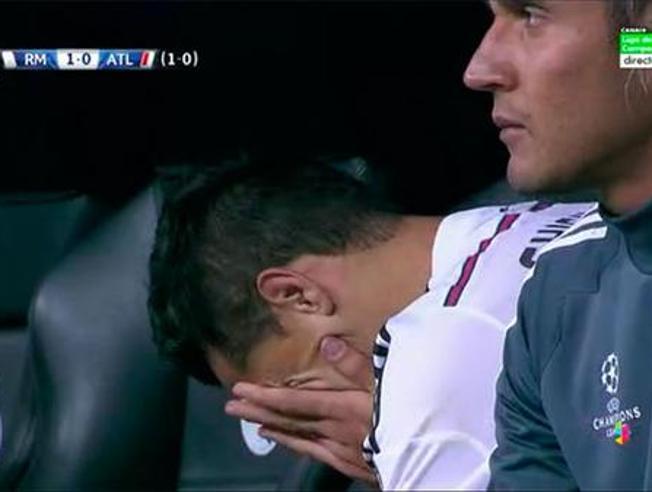 اشک شوق گلزن رئال بر روی نیمکت (عکس)