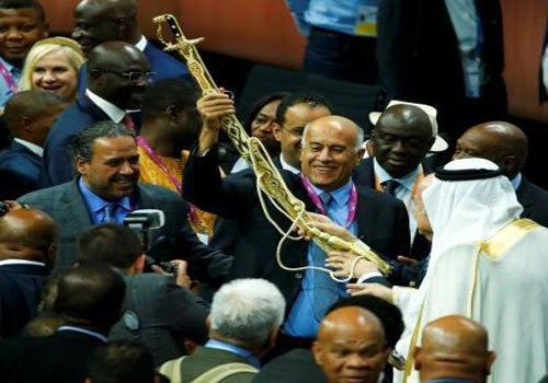 هدیه فلسطین به رئیس فیفا (عکس)