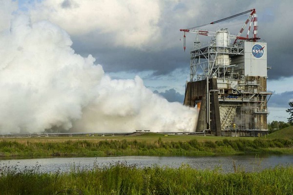 آزمایش موفق موتور بزرگترین موشک جهان آزمایش موفق موتور بزرگترین موشک جهان