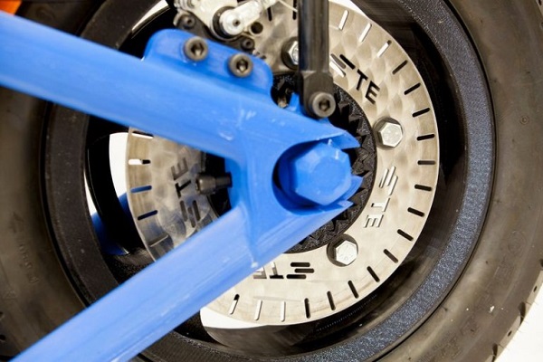 نمایش اولین موتورسیکلت پرینت شده واقعی نمایش اولین موتورسیکلت پرینت شده واقعی