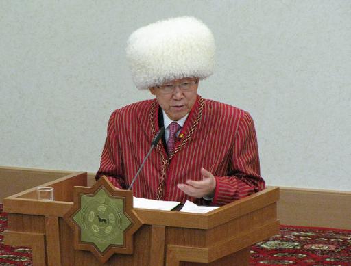 بان کی مون در لباس ترکمن (عکس)