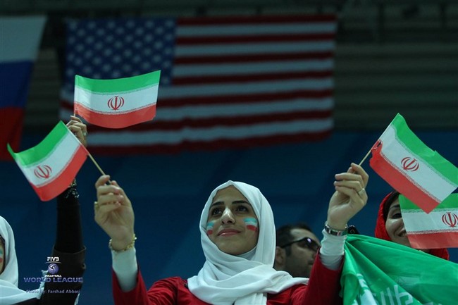 تماشاگران ایرانی و روس در سالن برگزاری مسابقه (گزارش تصویری)