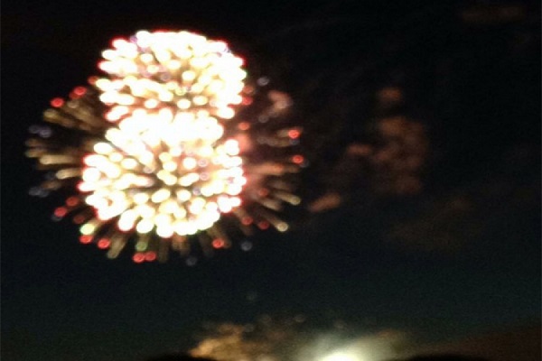 بهترین راه عکاسی از آتش بازی با گوشیهای هوشمند بهترین راه عکاسی از آتش بازی با گوشیهای هوشمند