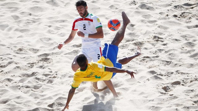 ایران 3 -4 برزیلی / ساحلی بازان ایران چطور صعود می کنند؟(+جدول/گزارش تصویری)