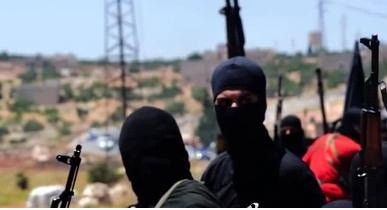 فرار از پایتخت داعش پس از حملات شدید جنگنده های روسیه