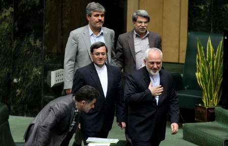 حضور ظریف در جلسه علنی مجلس برای بررسی طرح برجام