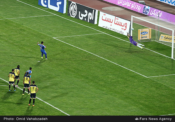 استقلال 3 - 3 راه آهن / داوری جنجالی و ادامه صدرنشین استقلال !(+عکس/ جدول) استقلال 3 - 3 راه آهن / داوری جنجالی و ادامه صدرنشین استقلال !(+عکس/ جدول)