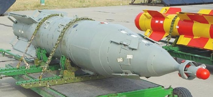 بمب‎های ویژه انهدام مراکز فرماندهی داعش وارد سوریه شدند (+عکس)