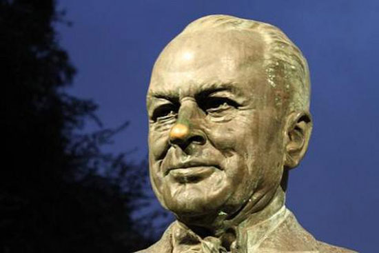 آیا نظریه‌ معروف اینیشتین باید تغییر کند؟