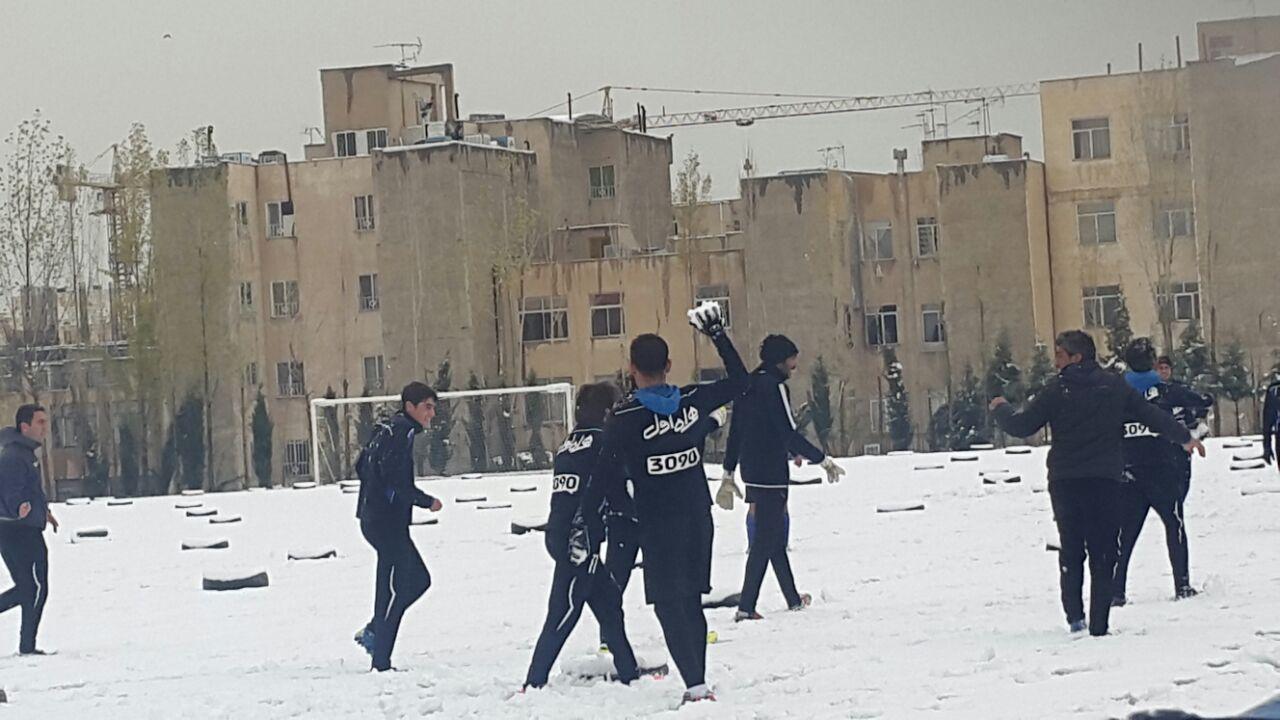 برف بازی آبی‌پوشان در کمپ حجازی (عکس)