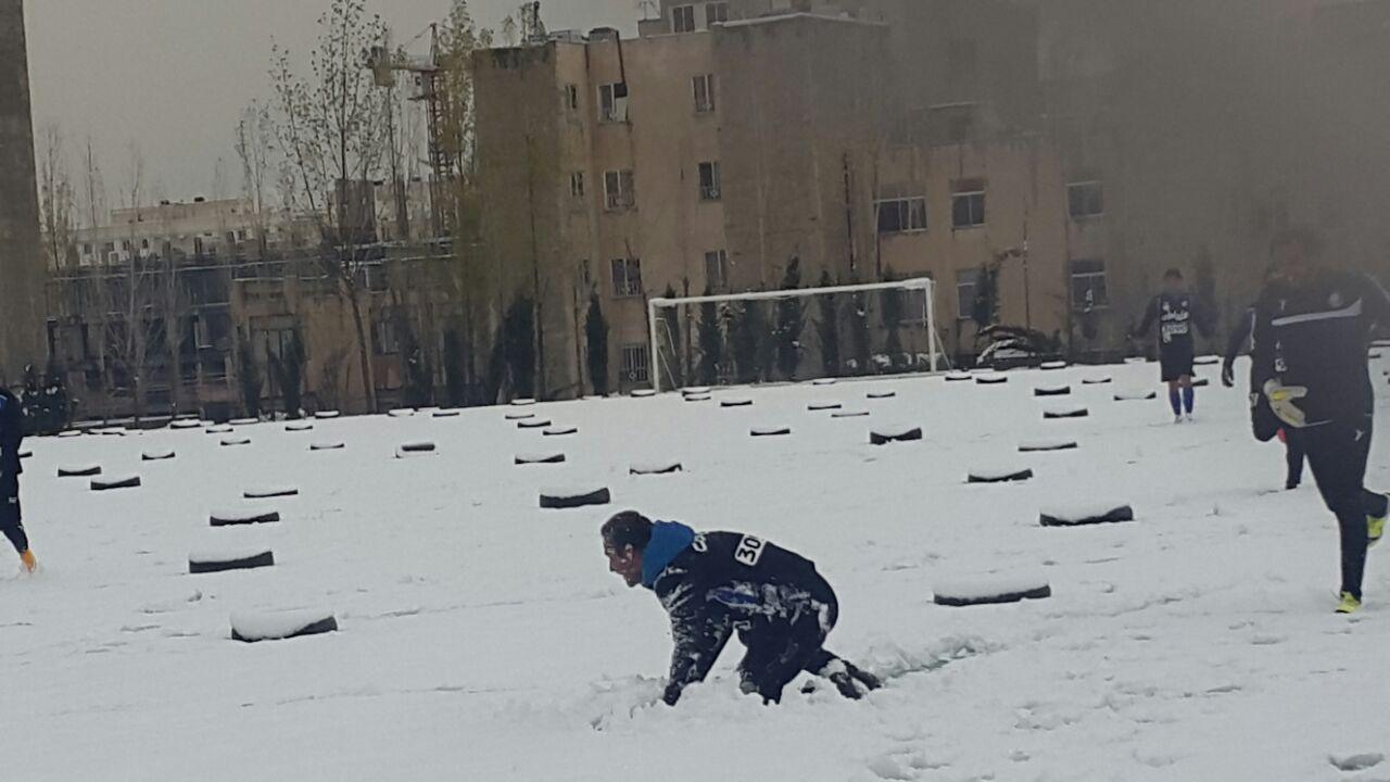 برف بازی آبی‌پوشان در کمپ حجازی (عکس)