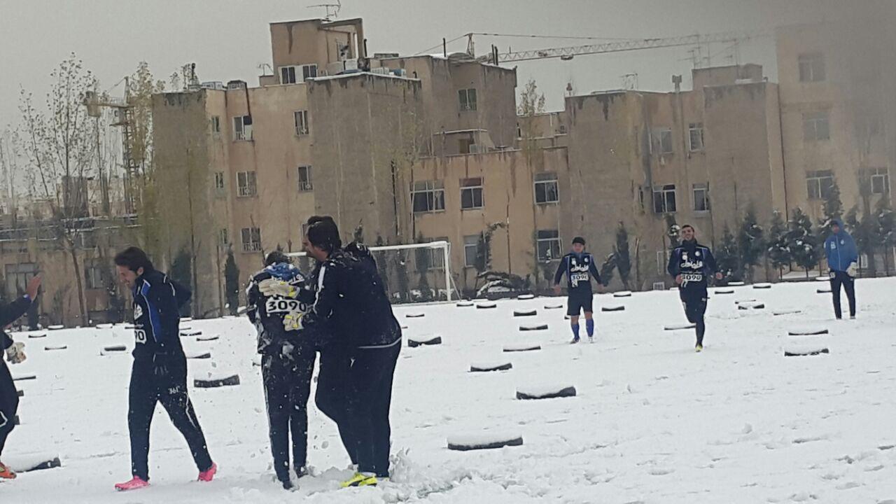 برف بازی آبی‌پوشان در کمپ حجازی (عکس)