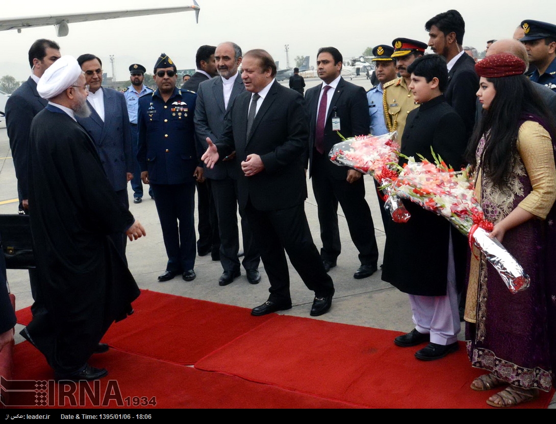 ورود روحانی به اسلام آباد پاکستان (عکس)