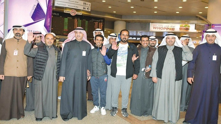 بازگشت 4 کویتی به کشورشان بعد از آزادی از زندان اهواز (عکس)