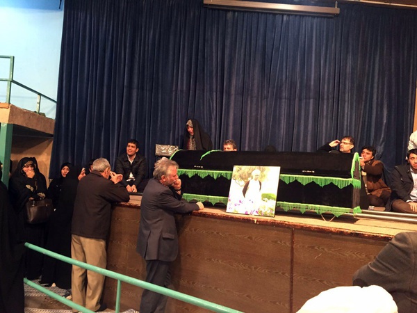 عزاداری خانواده هاشمی بر پیکر آیت‌الله (+عکس)