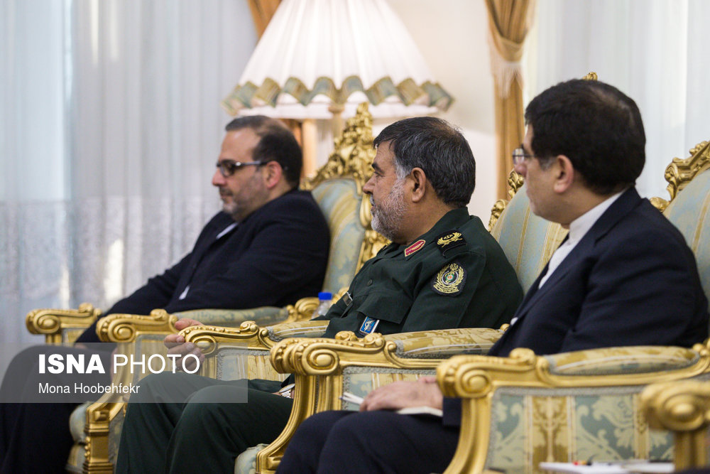 دیدار وزیر دفاع ارمنستان با شمخانی (+عکس)