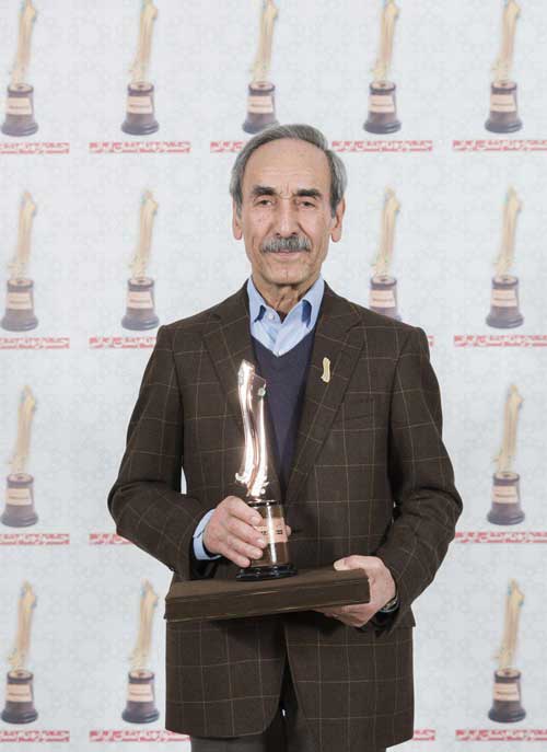 فرش مشهد به عنوان برند برتر ایرانی برگزیده شد (اطلاع رسانی تبلیغی) فرش مشهد به عنوان برند برتر ایرانی برگزیده شد (اطلاع رسانی تبلیغی)