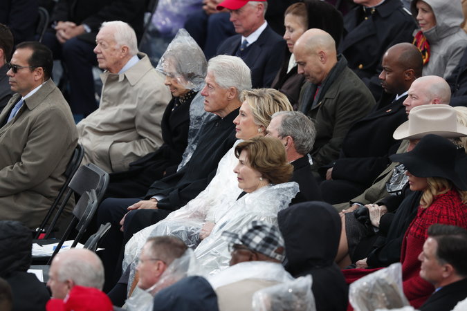 هیلاری کلینتون در مراسم تحلیف رقیب (عکس)