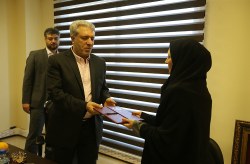 تقدير مسئولان اداره بهزيستي كيش از دكتر مونسان تقدير مسئولان اداره بهزيستي كيش از دكتر مونسان