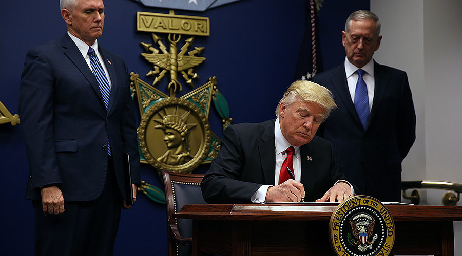 ترامپ امضا کرد؛ ممنوعیت 3 ماهه ورود ایرانی ها به خاک آمریکا