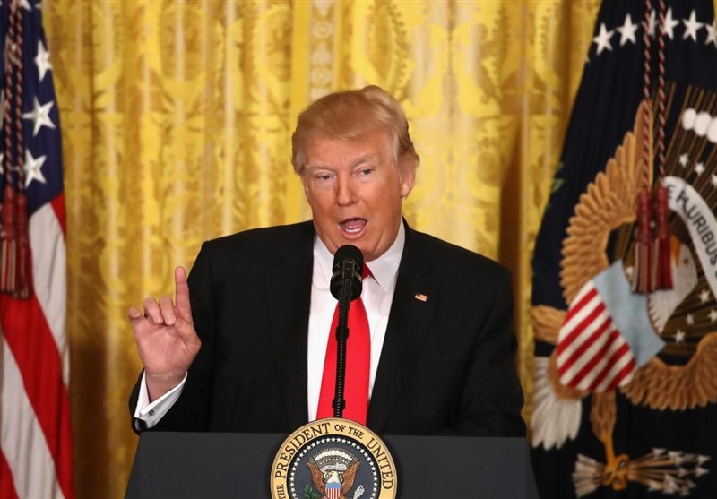 پوشش یک زن در سخنرانی ترامپ در کنگره آمریکا (عکس)