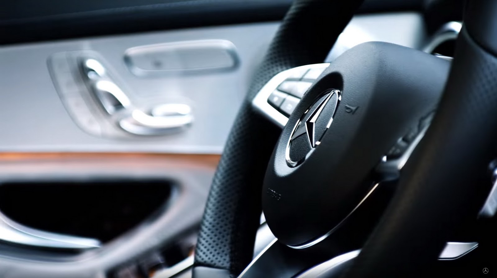 فراخوان یک میلیون بنز فراخوان یک میلیون بنز