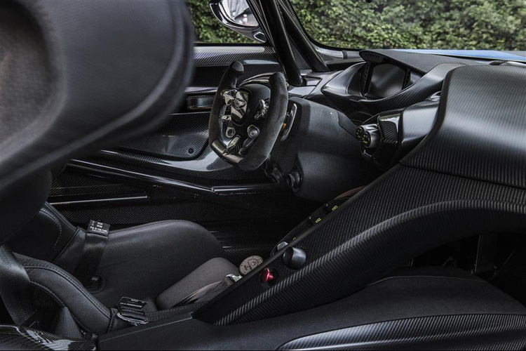 استون مارتین ولکان به خیابان ‌ها می‌ آید