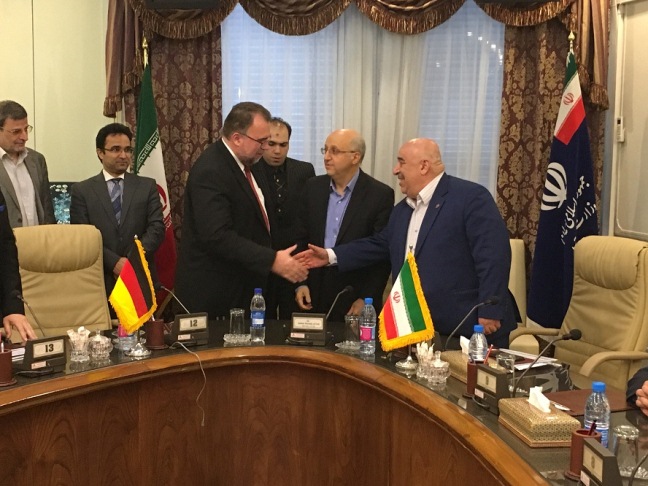 امضای تفاهم نامه همکاری شرکت زیمنس با شرکت ملی نفت (اطلاع رسانی تبلیغی)