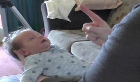 نوزادان تقليد را مي آموزند نوزادان تقليد را مي آموزند