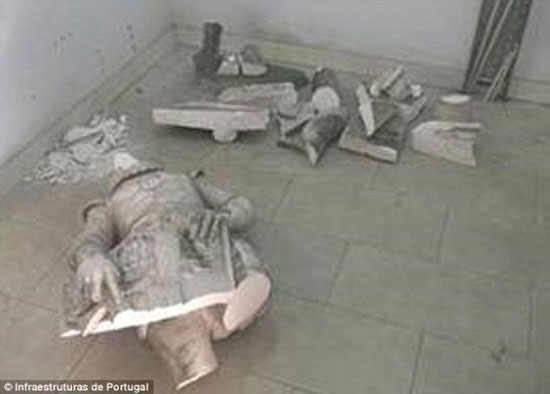 تخریب اثر 126ساله به خاطر عکس سلفی