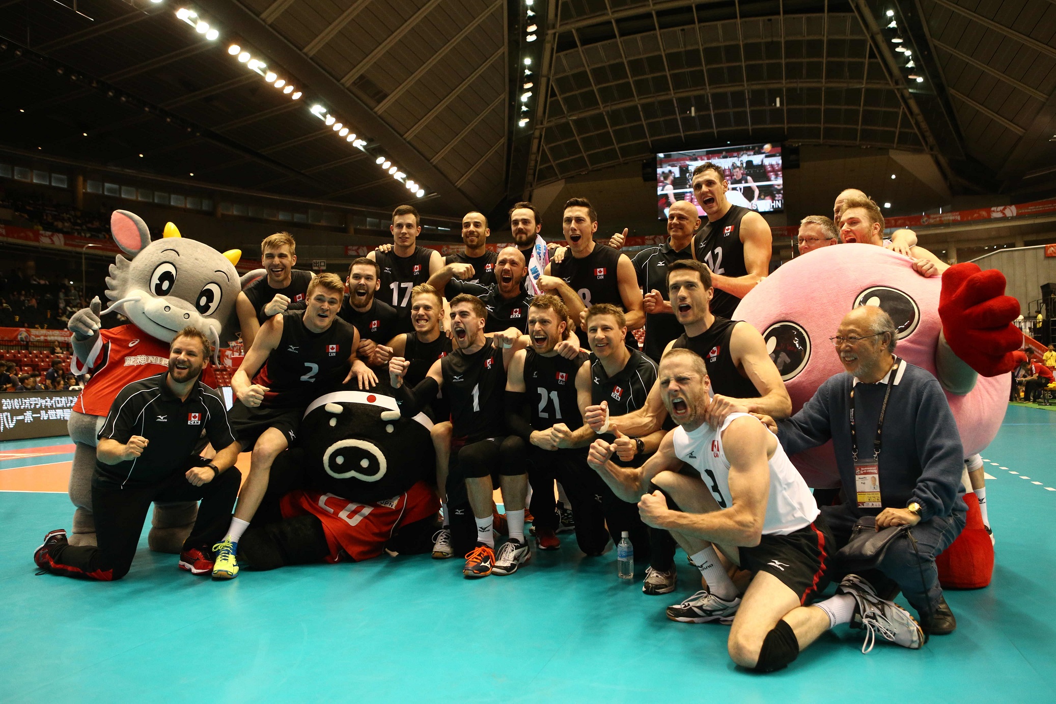 معاون وزیر در عکس صعود تیم ملی چه کار می کند؟ (+گزارش تصویری) معاون وزیر در عکس صعود تیم ملی چه کار می کند؟ (+گزارش تصویری)