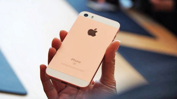 ۱۲ نکته برای استفاده بهتر از آیفون SE ۱۲ نکته برای استفاده بهتر از آیفون SE