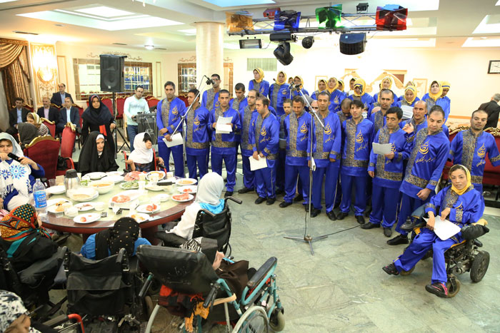 مراسم افطاری با حضور معلولان جسمی ریحانه در بانک سپه