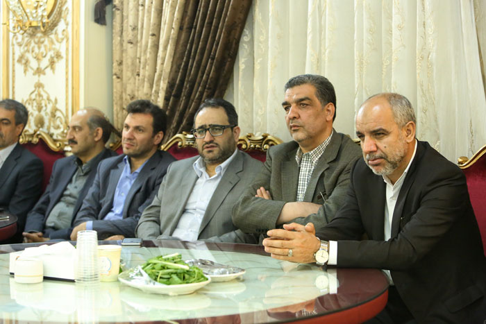 مراسم افطاری با حضور معلولان جسمی ریحانه در بانک سپه