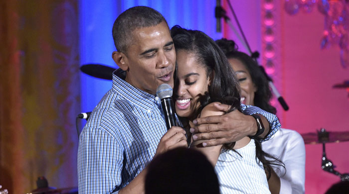 آوازخوانی اوباما در جشن تولد دخترش (+عکس)