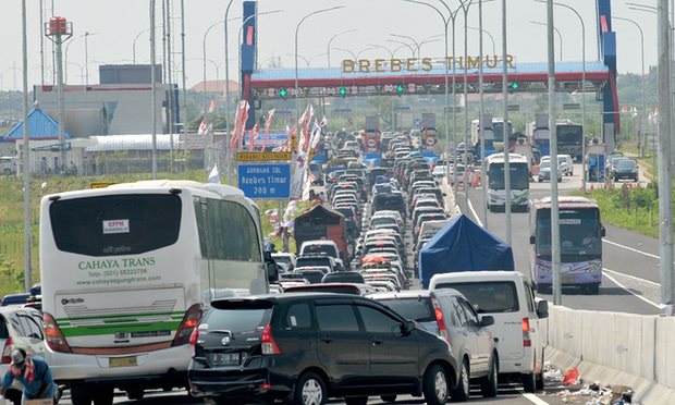 مرگ 12 نفر در اثر یک ترافیک قفل شده در اندونزی