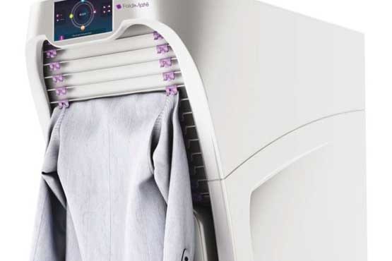 رباتی که لباسها را مرتب میکند رباتی که لباسها را مرتب میکند