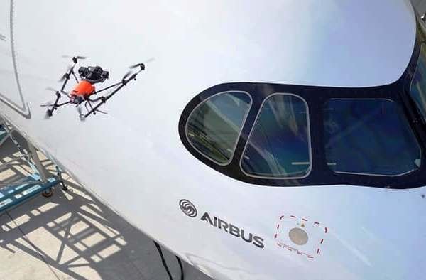 کنترل کیفیت هواپیما با پهپاد کنترل کیفیت هواپیما با پهپاد